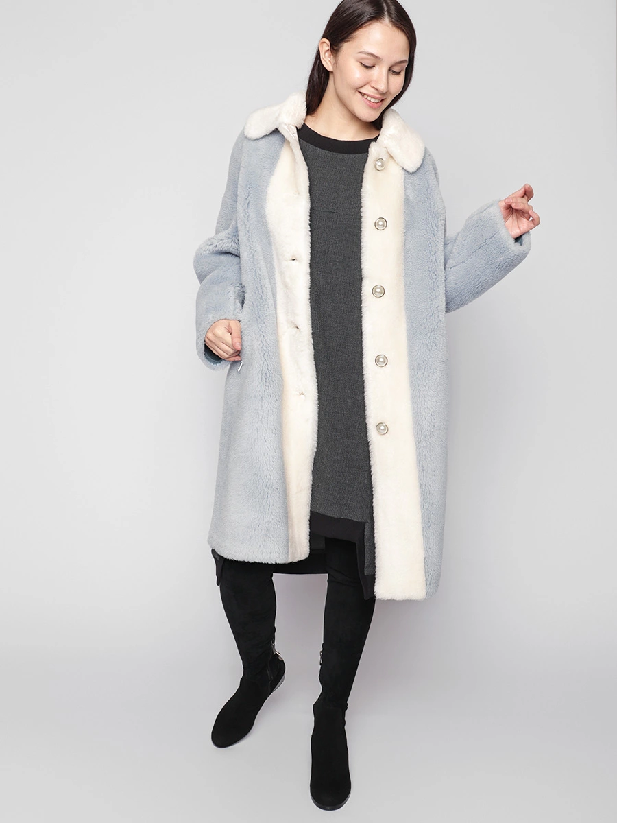 Двухцветное пальто на пуговицах-жемчужинах